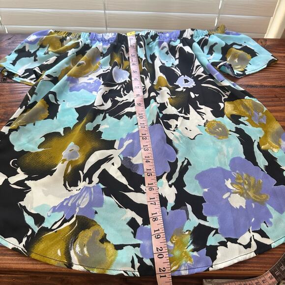Evereve Women's Allison Joy Floral Light Blue Off the Shoulder Blouse Size Small - Picture 5 of 9